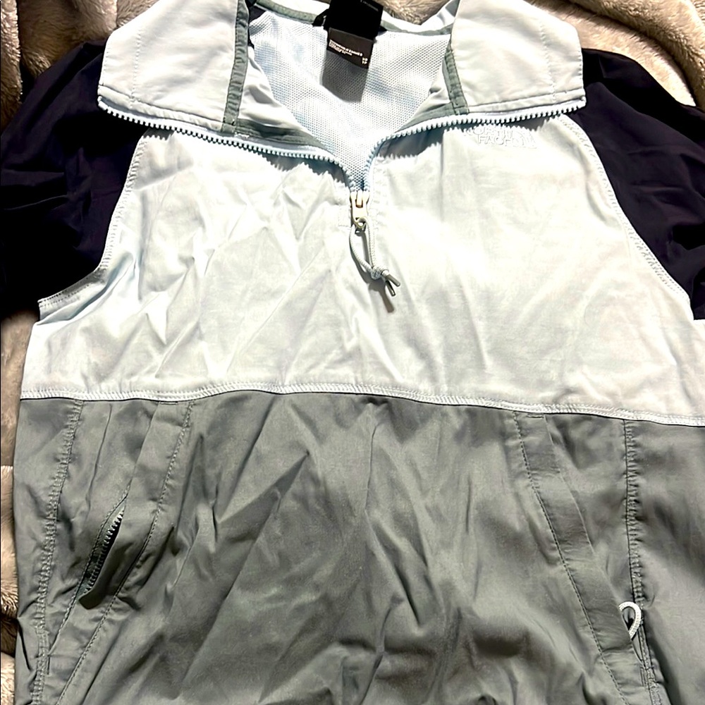 💚NWOT The North Face women’s rain blocker